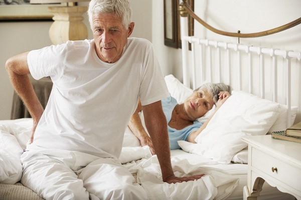 Как правильно выбрать качественный матрас на кровать пожилого человека