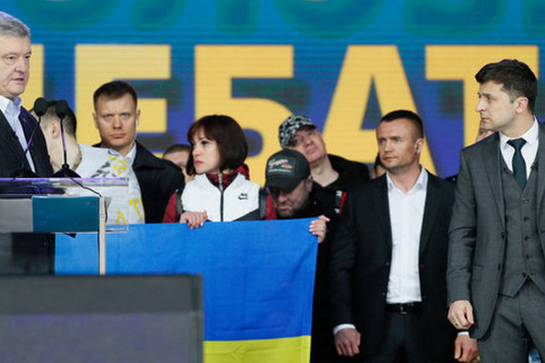 Зеленский заявил, что новость об отмене безвиза распространяет партия Порошенко