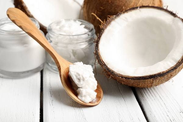 Эксперты перечислили главные преимущества кокосового масла