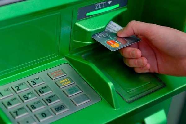 «Приватбанк» предупредил о приостановлении работы банкоматов, терминалов и мобильного приложения