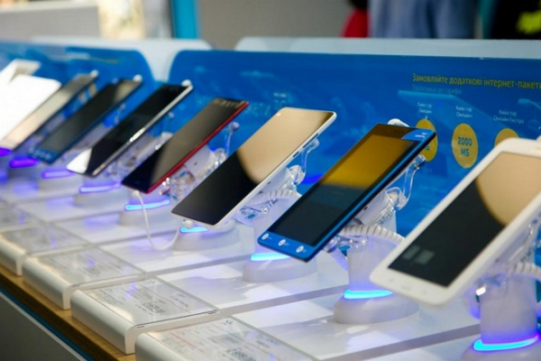 Huawei теряет позиции на мировом рынке смартфонов: кто обогнал китайского гиганта