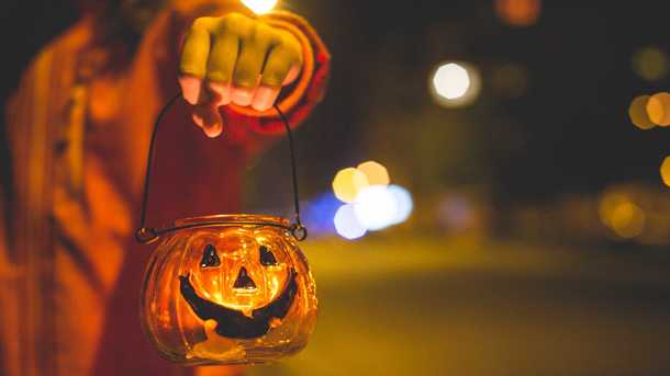Что такое Хэллоуин: история возникновения праздника и его символа 