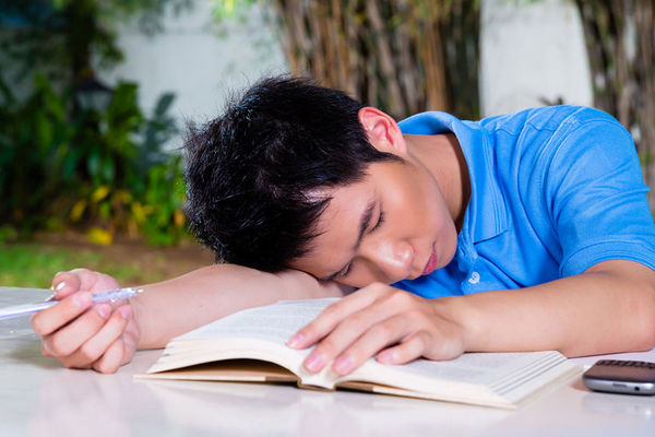 Шанхайский университет в Китае запретил студентам спать после 8 утра