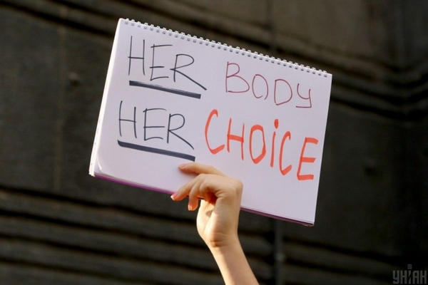 Запрет абортов в Польше: украинцы вышли на акции солидарности с польскими женщинами