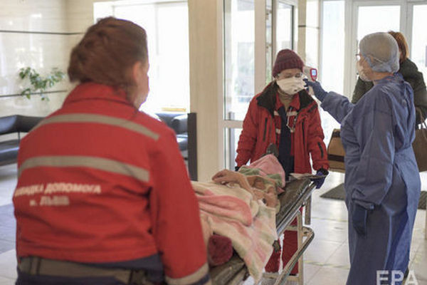 Минздрав Украины вводит контракты для медиков, лечащих больных COVID-19