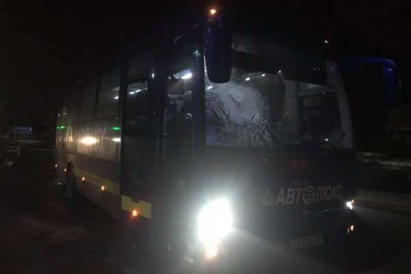 На пассажирский автобус напали дважды за день