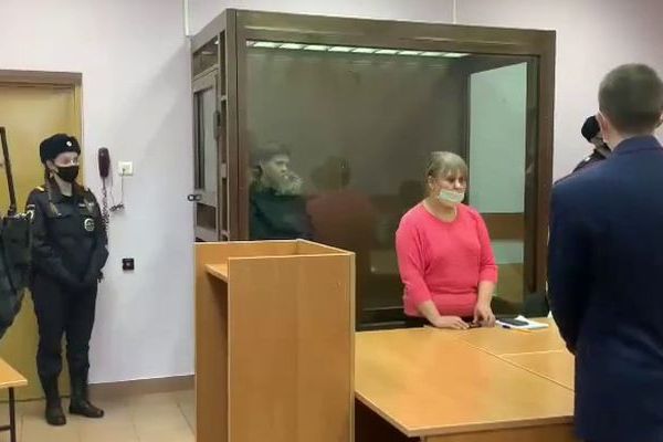 Горе-мать не проронила ни слезинки в суде после убийства сына и дочери в Москве