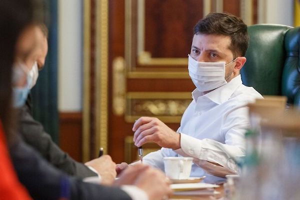 Комитет Рады поддержал законопроект Зеленского о раздаче бизнесменам по 8000 грн