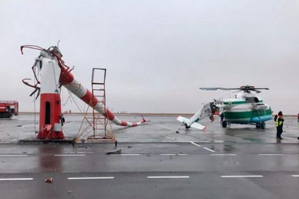 В Волгограде российский вертолет разбился о световую опору в аэропорту