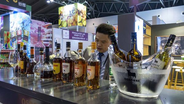 Иностранные спиртные напитки становятся популярными среди китайской молодежи