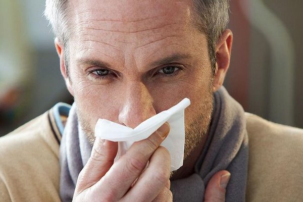 Не потеря нюха: врач удивил самым первым симптом коронавируса