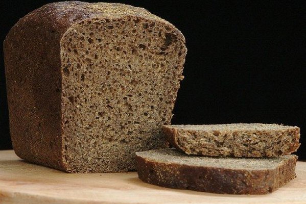 Почему медики считают опасным употребление черного хлеба?