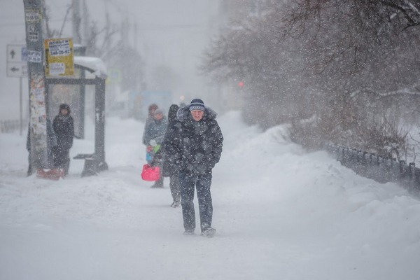 Снег и дожди сковали Украину: спасатели объявили I уровень опасности