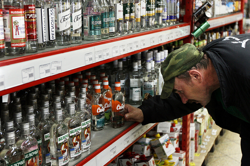Алкоголь в России разрешат продавать по сезонам