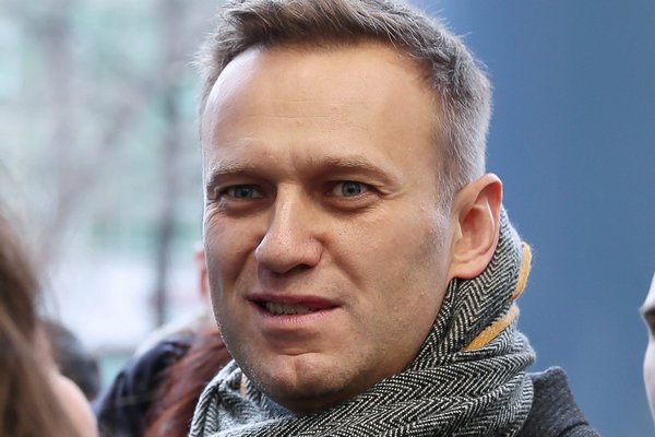 Навальный объявил, что возвращается в Россию