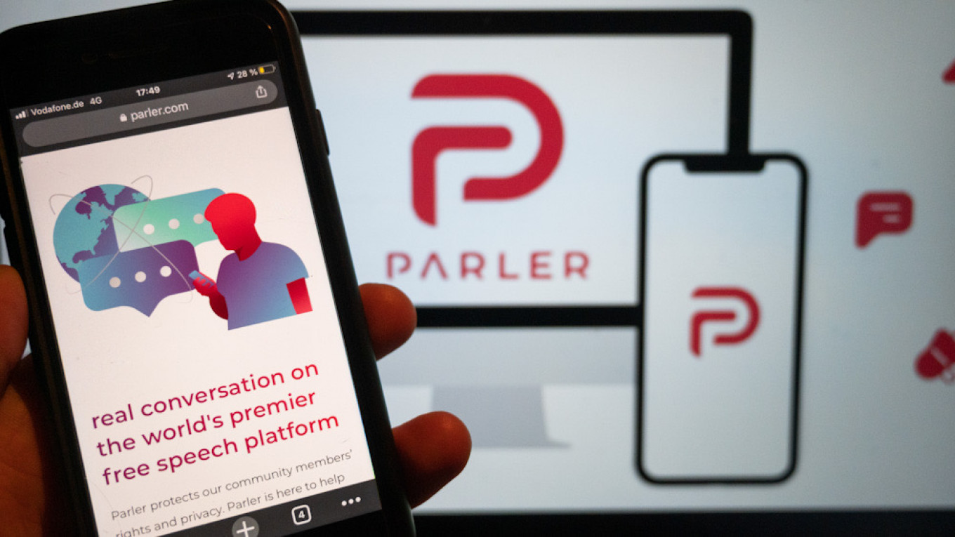 Parler частично работает при поддержке российской технологической фирмы: Reuters
