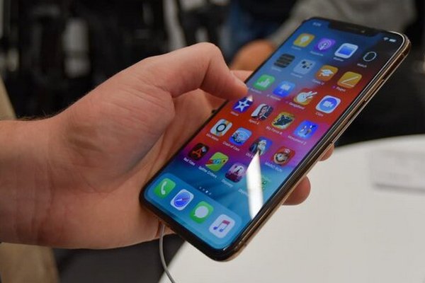 В iPhone 13 может появиться подэкранный сканер отпечатков пальцев
