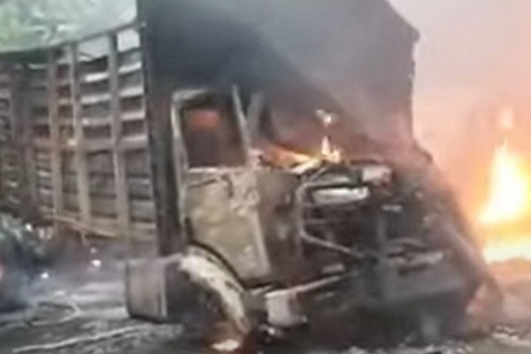 ДТП в Камеруне: автобус врезался в грузовик, заживо сгорели более 50 человек (ВИДЕО)