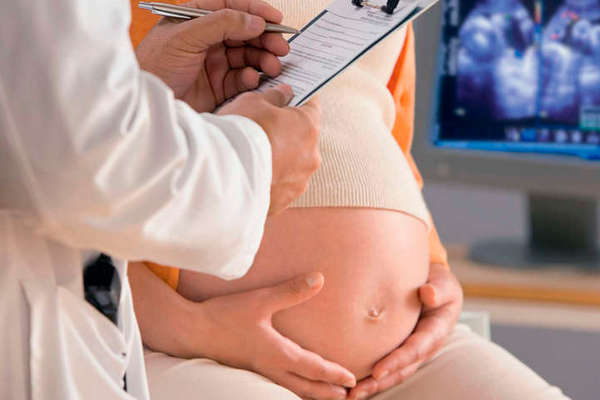 Медики предупредили об опасности высокого давления во время беременности