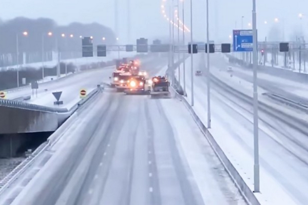 Из-за снегопадов приостанавливалось транспортное сообщение между Германией и Нидерландами