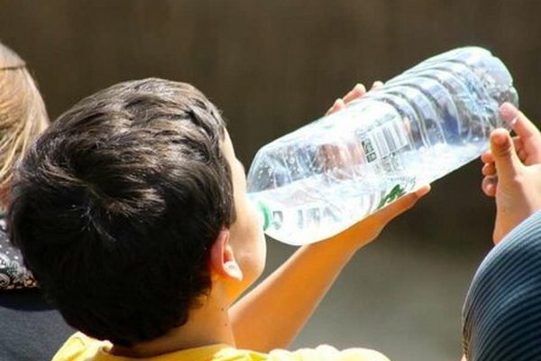 Диетологи развеяли три главных мифа об употреблении воды