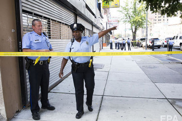 В Филадельфии неизвестный стрелял по прохожим, несколько человек получили ранения