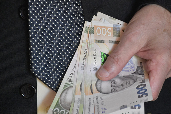 В Украине распространяют фальшивые деньги, похожие на настоящие