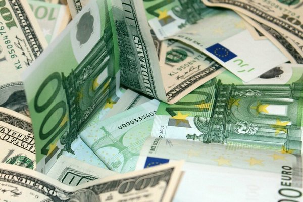 Россия снизила зависимость от доллара и евро