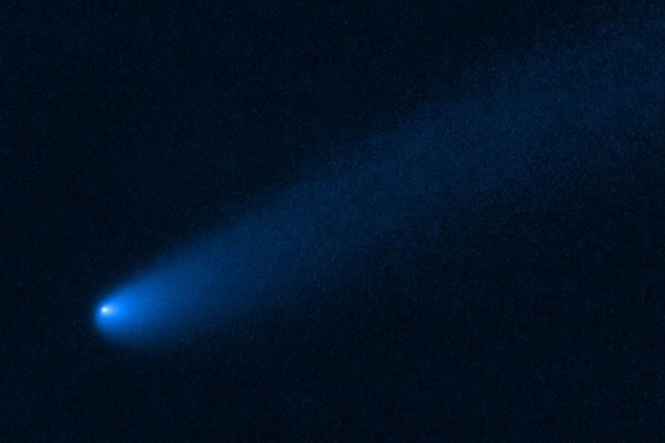 Hubble показал молодую комету вблизи Юпитера
