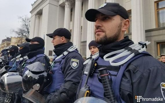 Правоохранители усилили охрану Рады и правительственного квартала