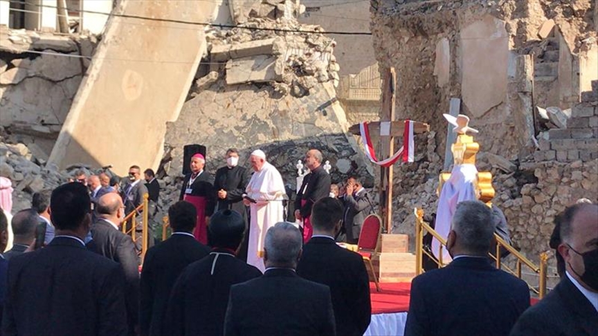 Папа Франциск призывает к миру среди руин иракского Мосула