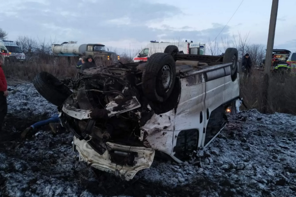 Под Харьковом перевернулся пассажирский автобус. Два человека погибли