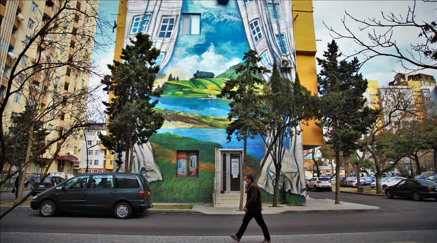 Картины на зданиях Азербайджана вызывают восхищение