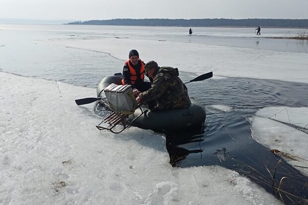 Оторвались от земли: в Киевской области спасли шестерых рыбаков