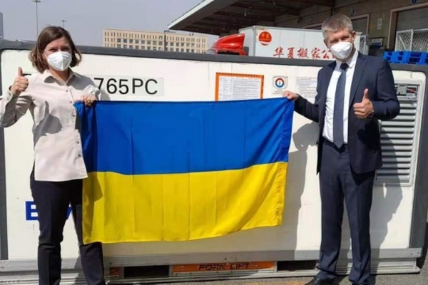 Китай отправил в Украину первую партию вакцины CoronaVac