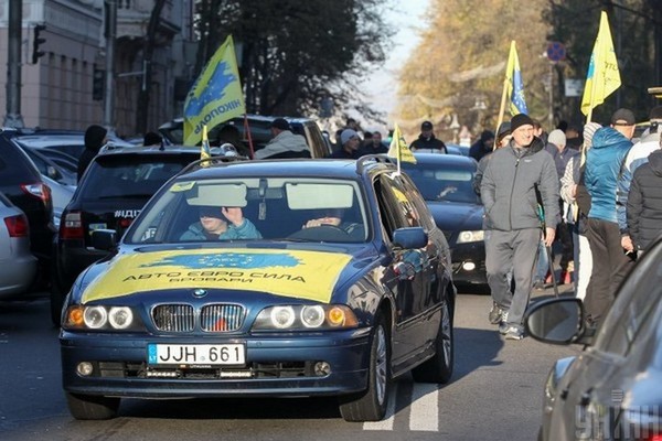 Украинцы массово избавляются от машин на еврономерах: как это сделать