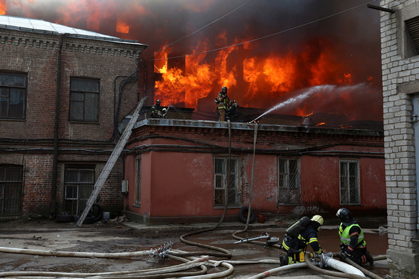 Среди спасателей есть погибшие после тушения пожара в российском Санкт-Петербурге