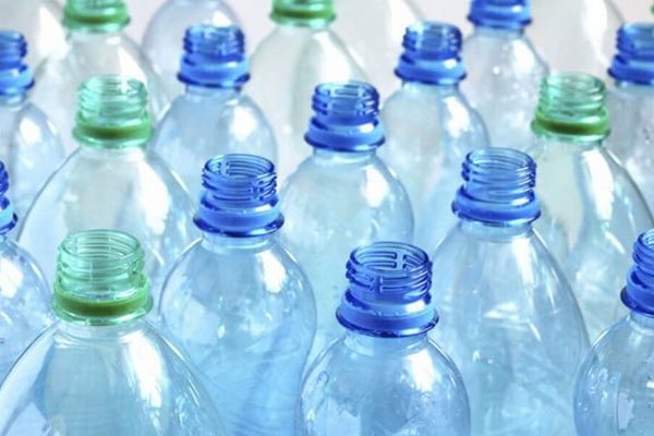 Почему опасно повторно использовать пластиковые бутылки