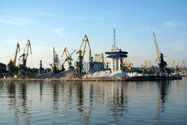 Мариупольский порт возобновляет контейнерные перевозки