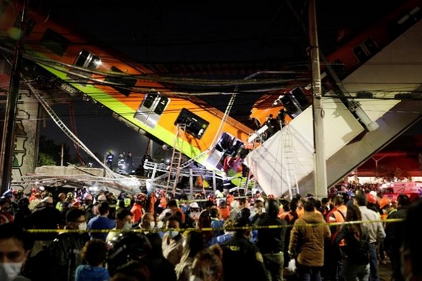 В Мехико обрушился мост метро: есть погибшие и пострадавшие