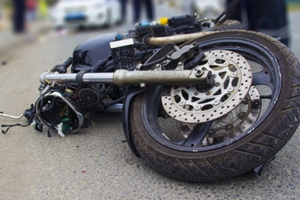 В Мелитополе мотоциклист влетел в бордюр и разбился