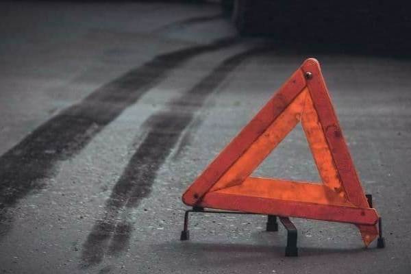 Во Львовской области автомобиль въехал в жилой дом: есть пострадавшие