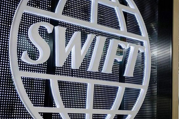 В РФ уверены, что отключение от SWIFT им не грозит