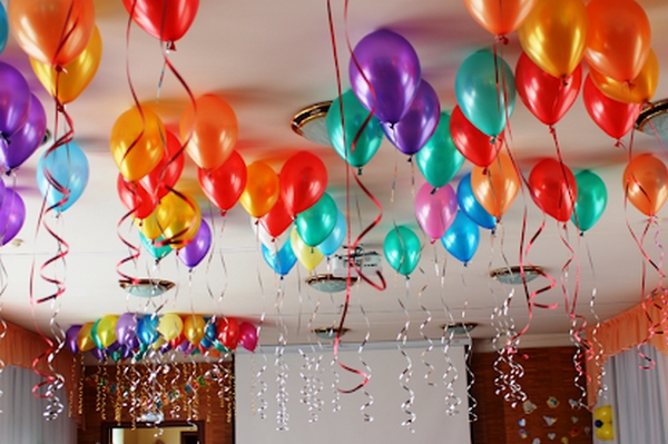 Гелієві кульки на свято: яскраве оформлення урочистої події