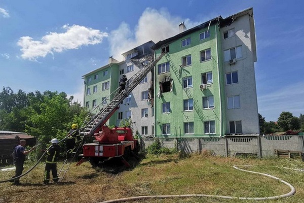Правоохранители задержали подозреваемого в убийстве и поджоге дома в Белогородке Киевской области