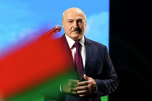 Лукашенко допускает военное положение из-за санкций ЕС