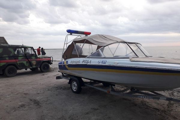 В Кирилловке поломался прогулочный катер с пассажирами, спасательная операция длилась несколько часов