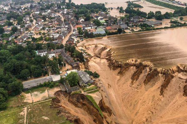 В результате наводнений в Европе погибли более 120 человек