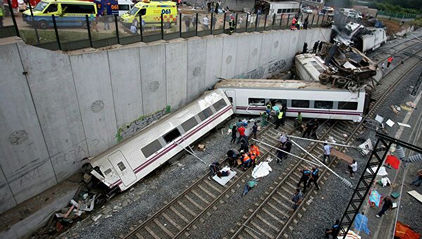 Машинист поезда предстанет перед судом за самую серьезную аварию в Испании за последние десятилетия