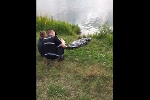В Киеве беременная девушка утонула в озере (видео)
